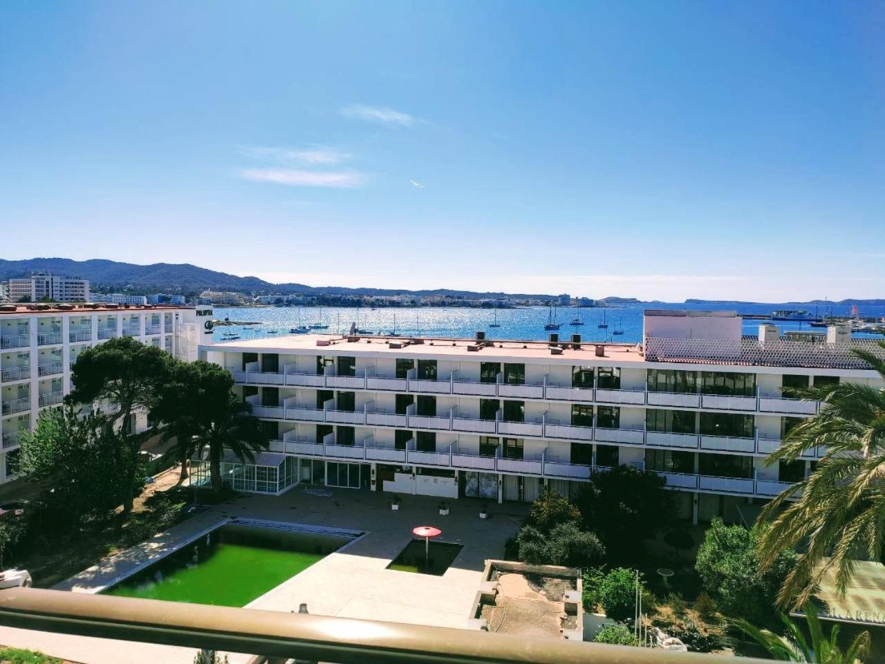 Junto Al Mar Y Montanas * San Antonio (Ibiza)