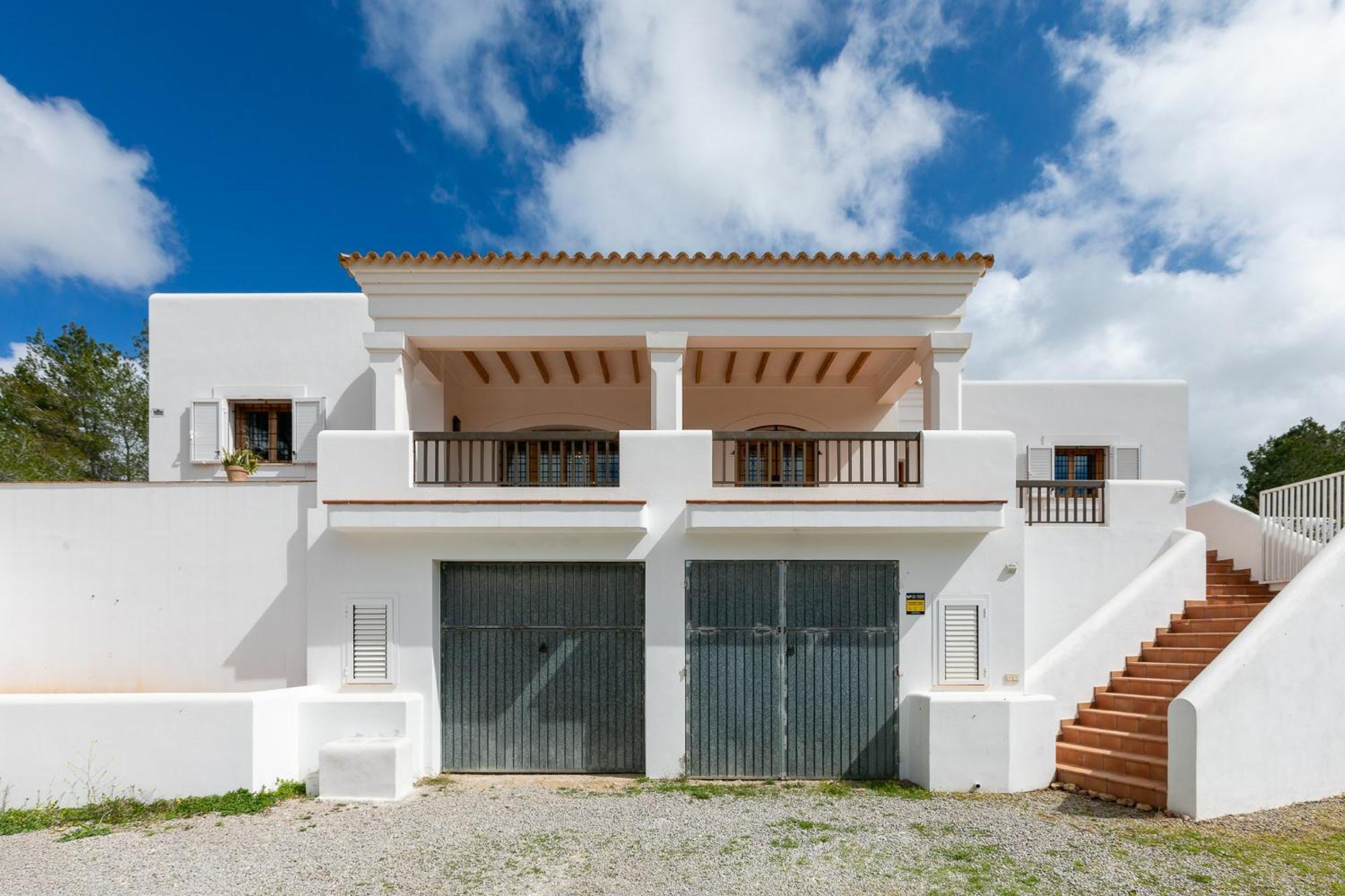 New! Bassetes Villa