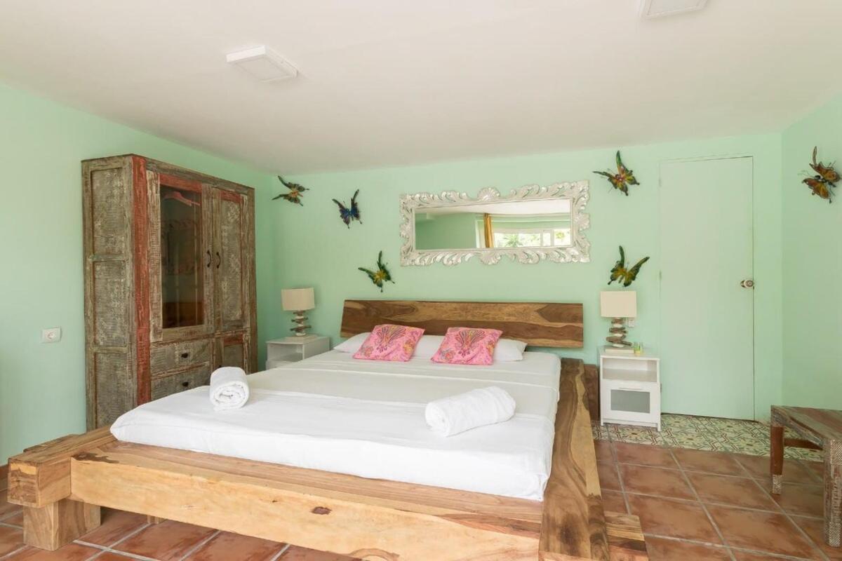 Classic For 12- Pool, Bbq, Big Exterior Area *