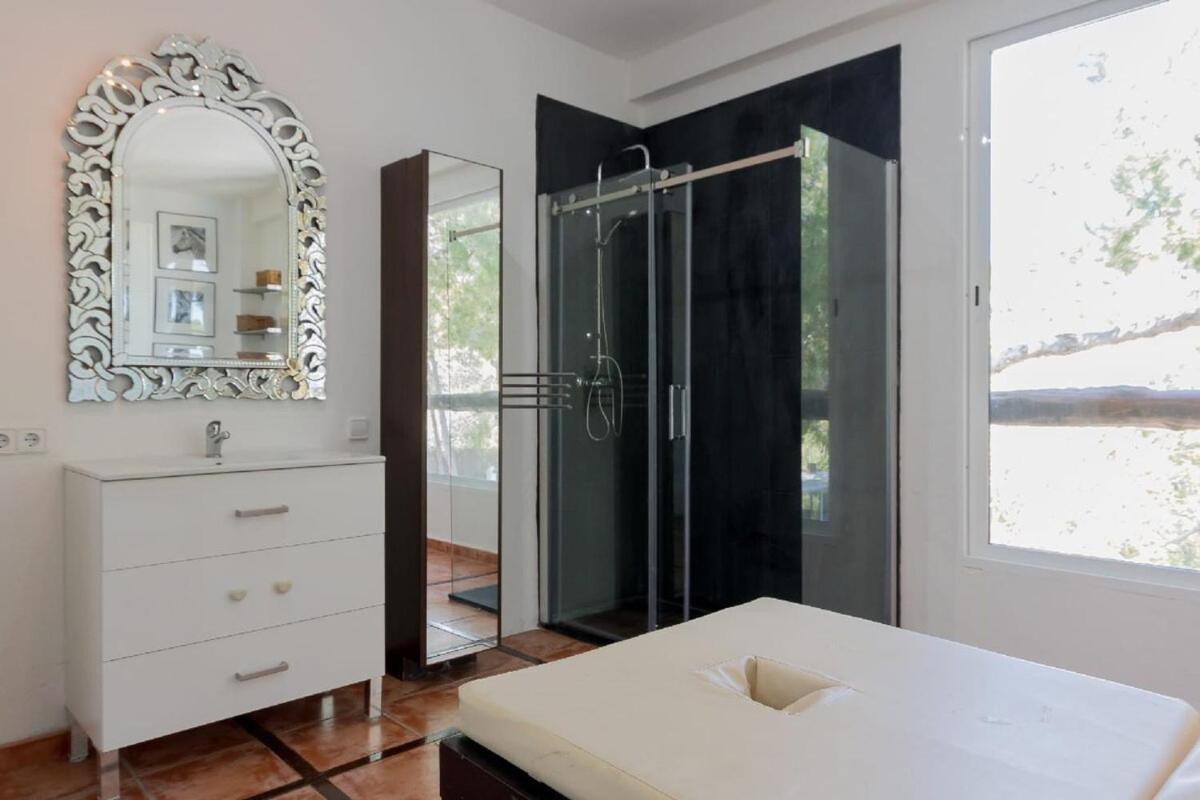 Classic For 12- Pool, Bbq, Big Exterior Area Villa BALEARIC ISLANDS
