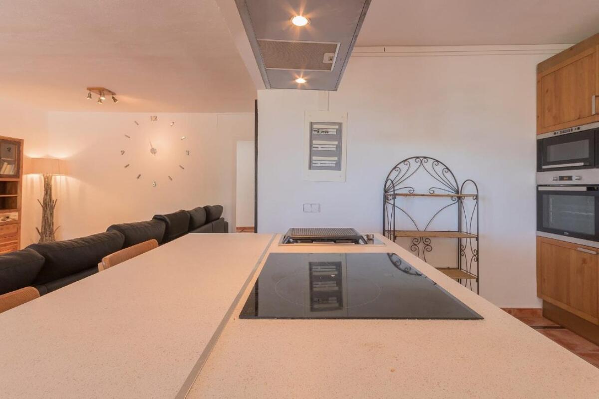 Villa Classic For 12- Pool, Bbq, Big Exterior Area *