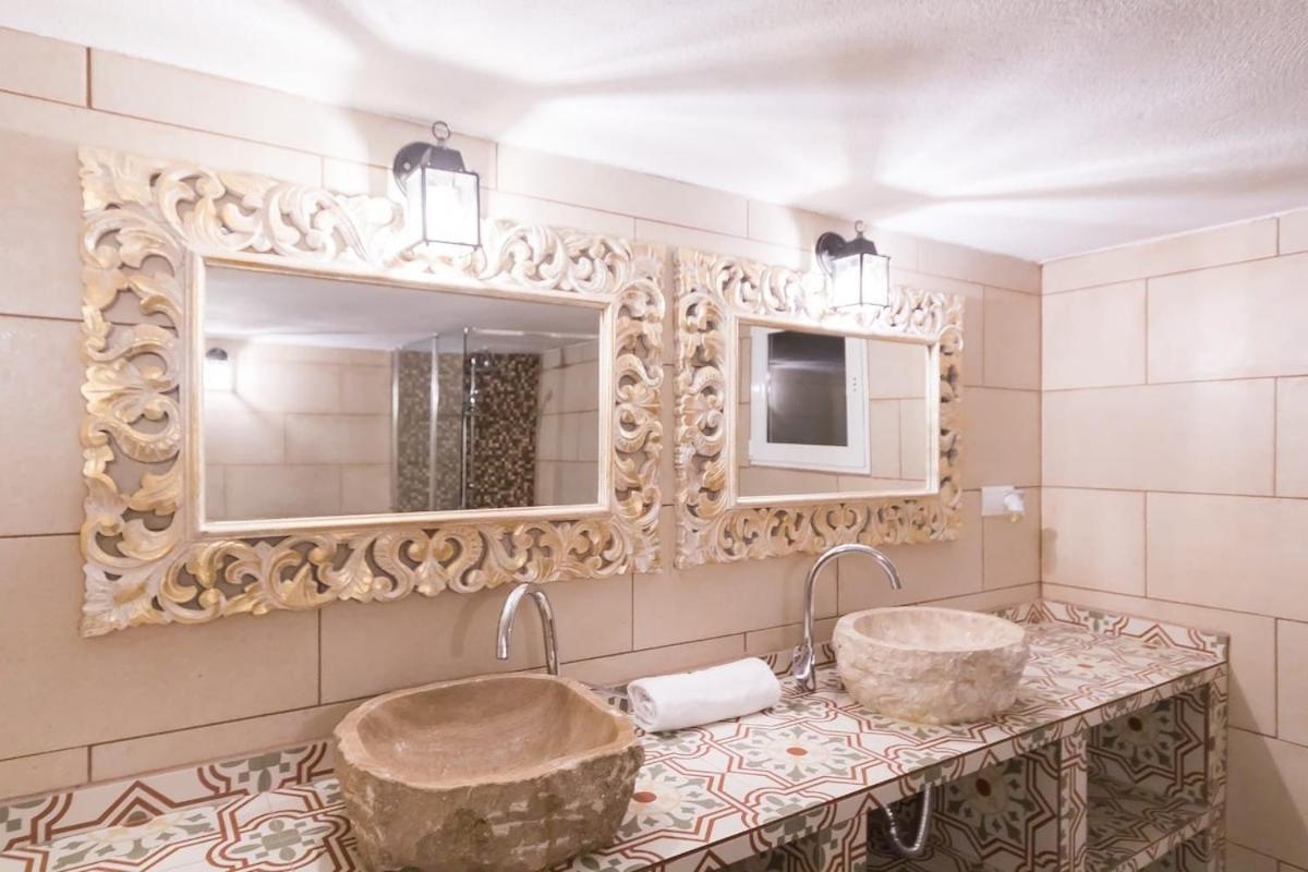 Classic For 12- Pool, Bbq, Big Exterior Area *