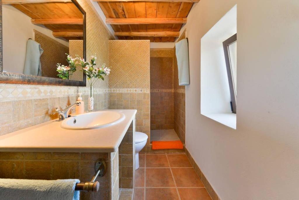 Villa Colonial Wifi, Private Swimmingpool, Aircon Es Cubells