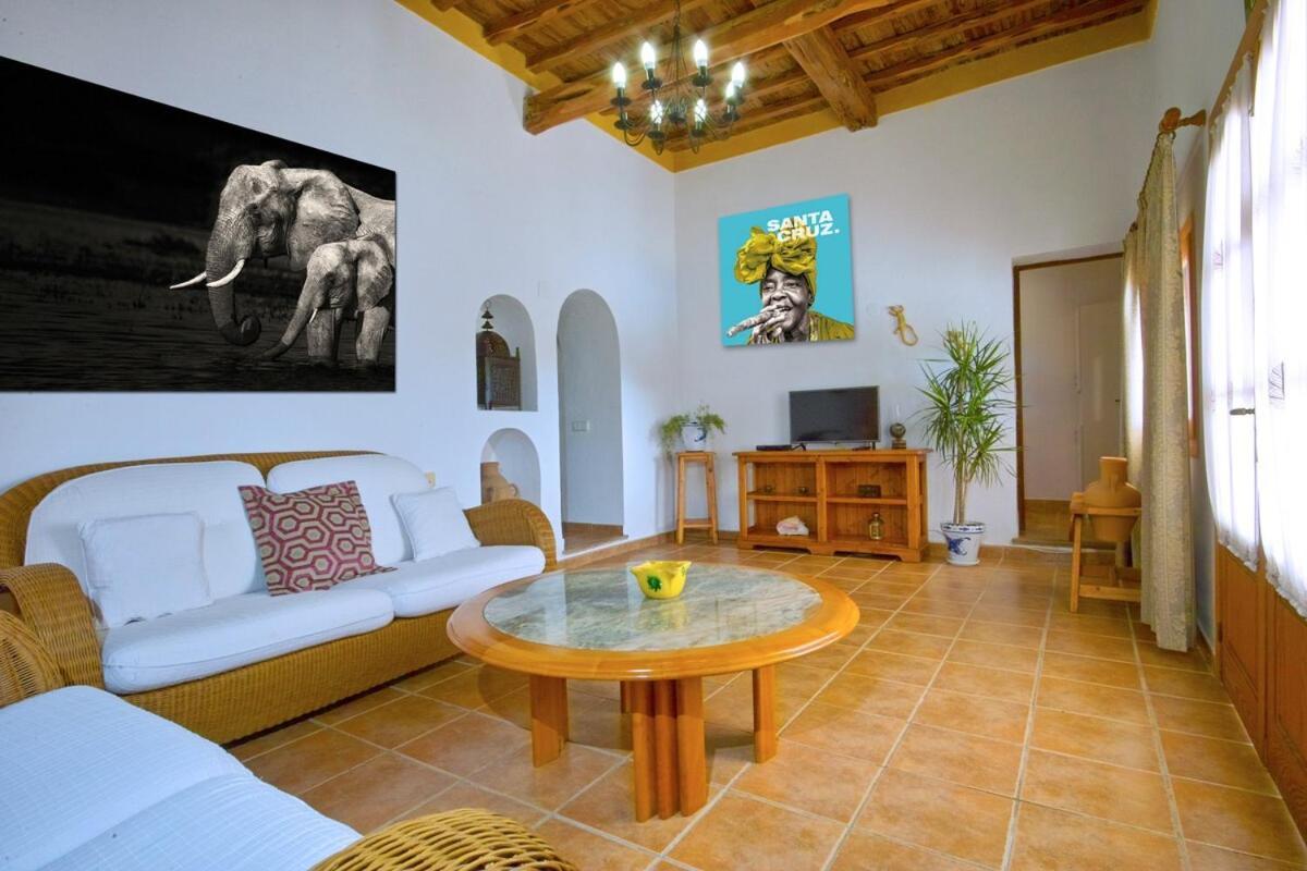Villa Colonial Wifi, Private Swimmingpool, Aircon