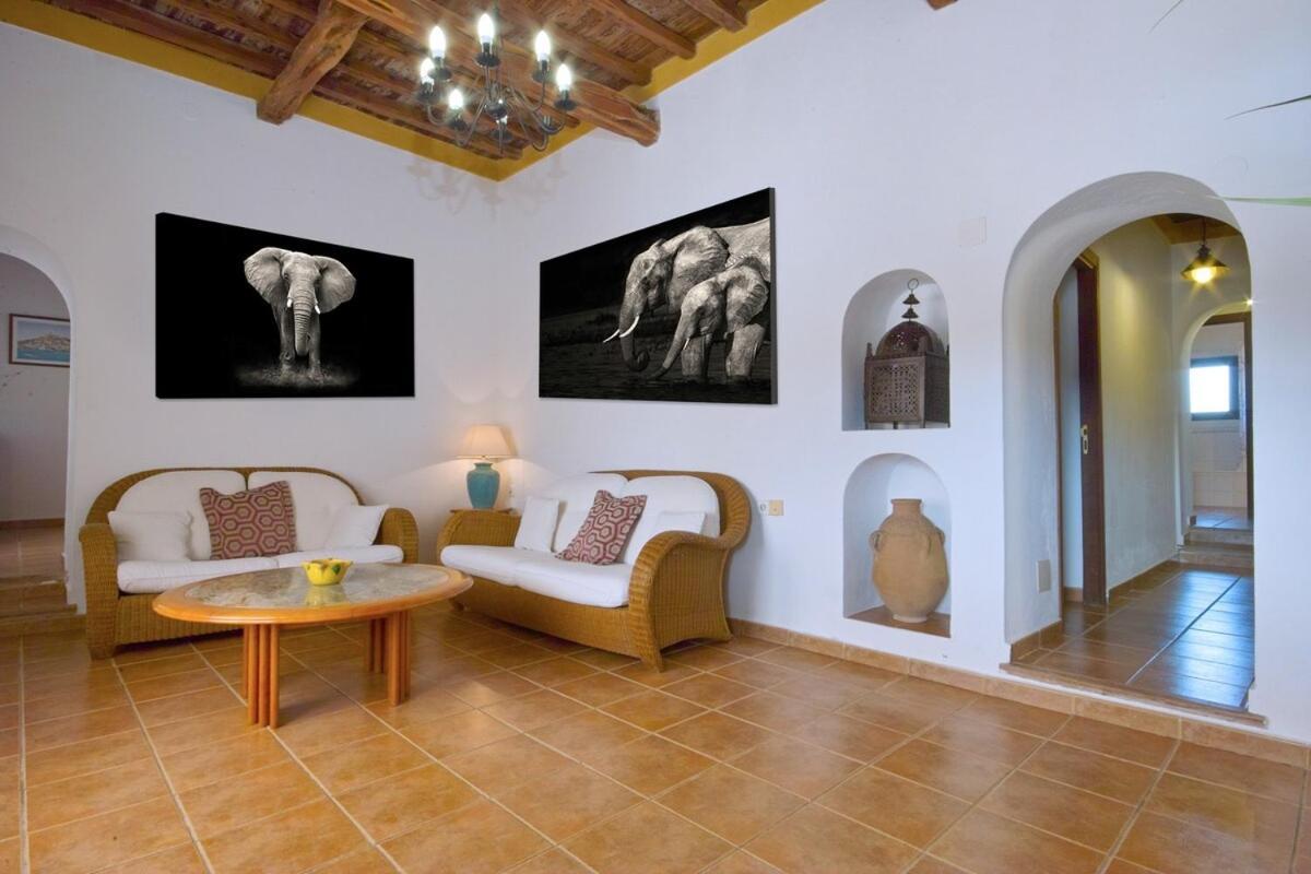 Colonial Wifi, Private Swimmingpool, Aircon Villa Es Cubells