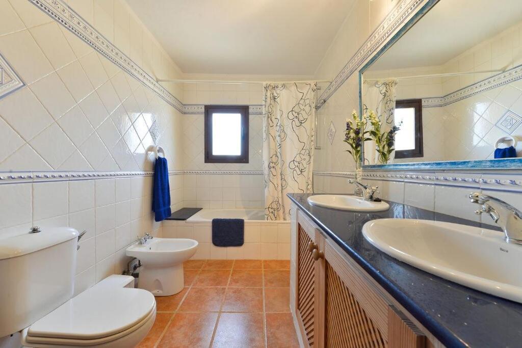 Colonial Wifi, Private Swimmingpool, Aircon * Es Cubells