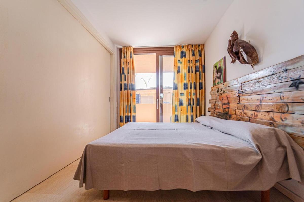 Amazing Seafront Den Bossa 3 Apartment