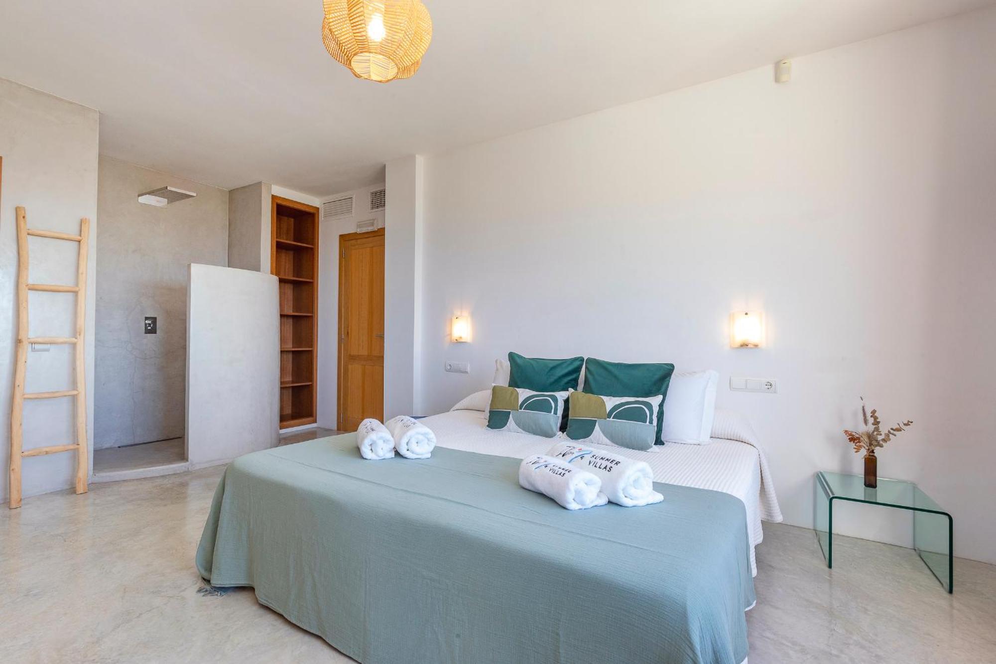 Villa In Cala Salada Sleeps 14 San Antonio (Ibiza)