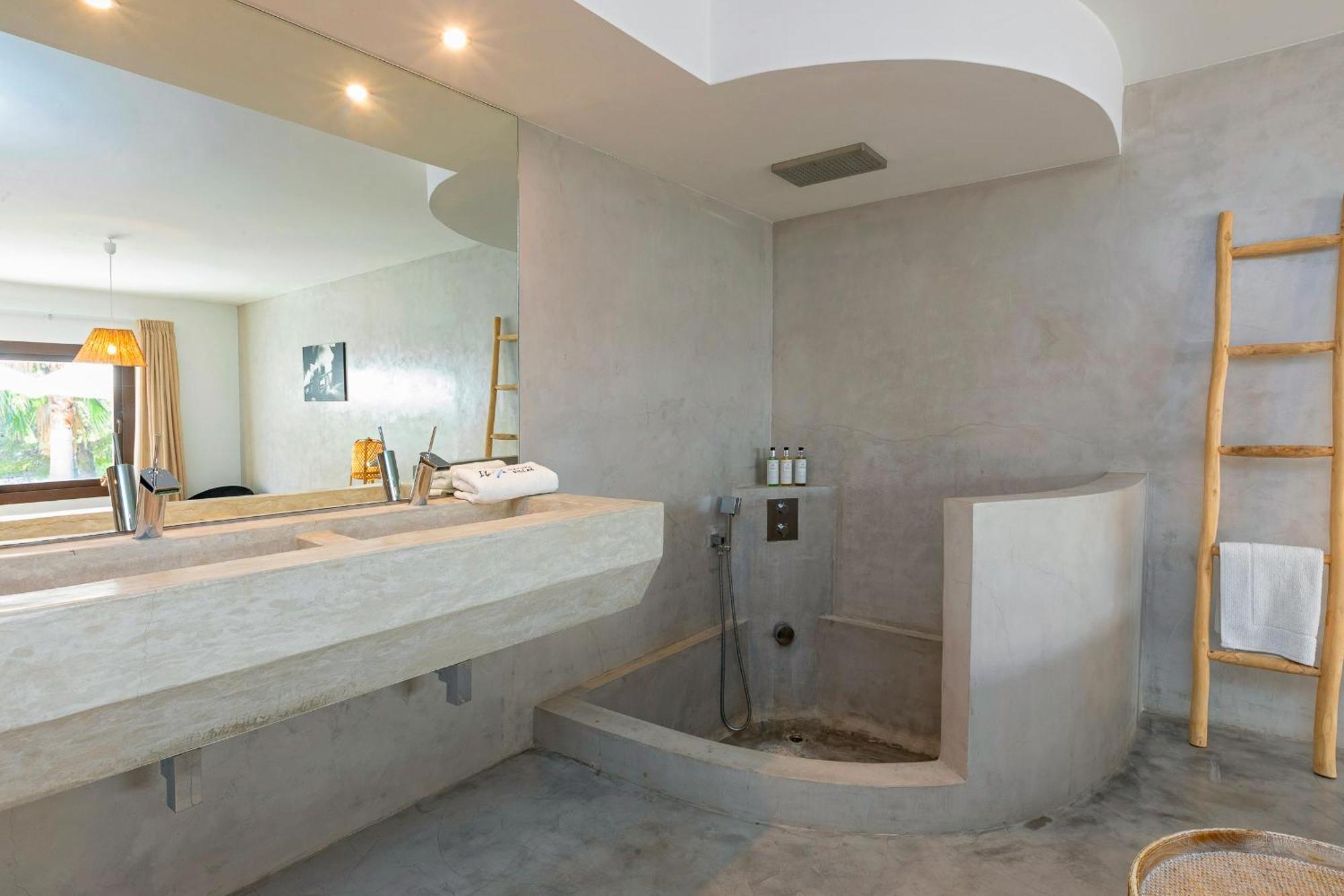 In Cala Salada Sleeps 14 Villa *