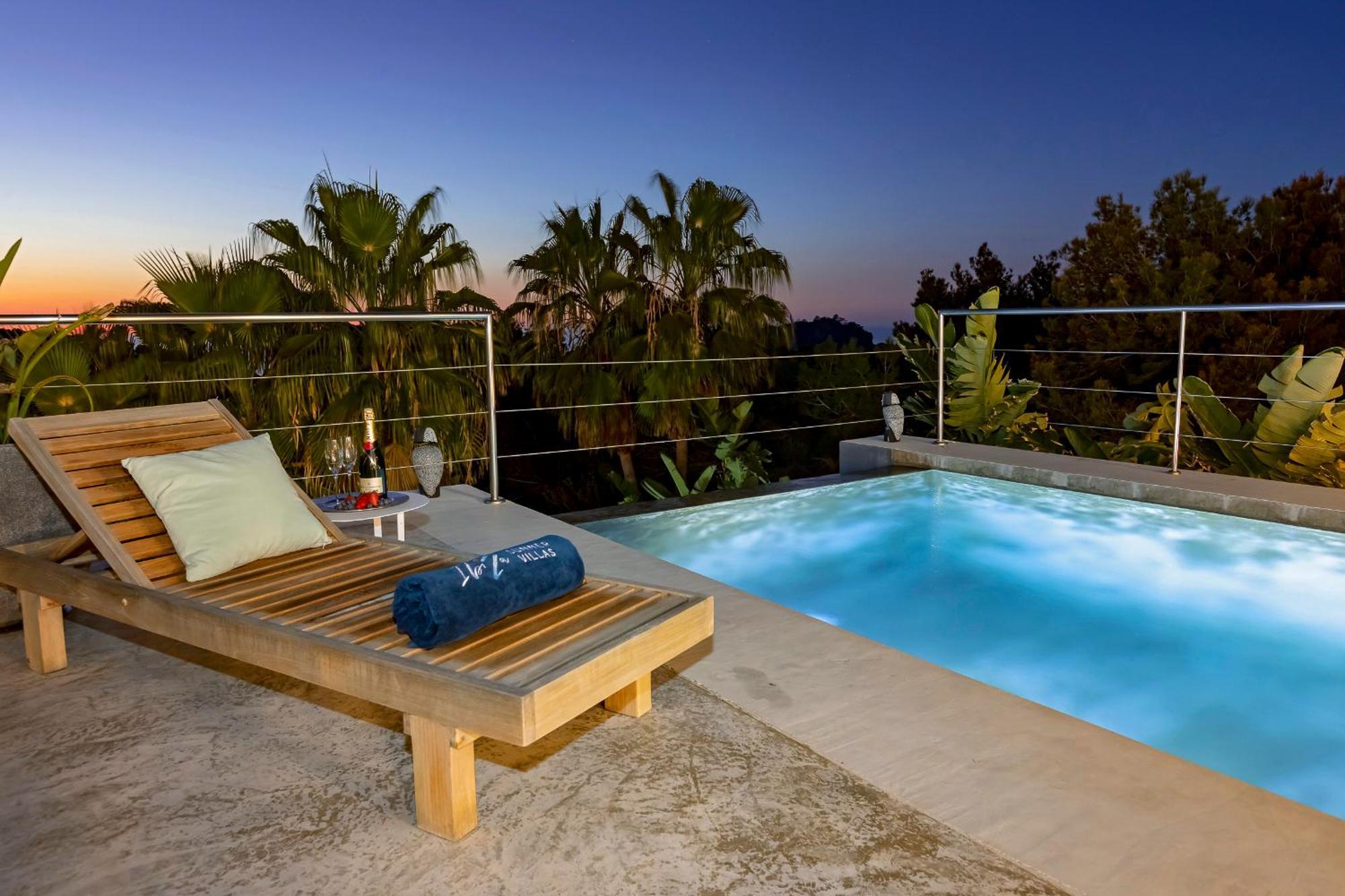 In Cala Salada Sleeps 14 Villa San Antonio (Ibiza)