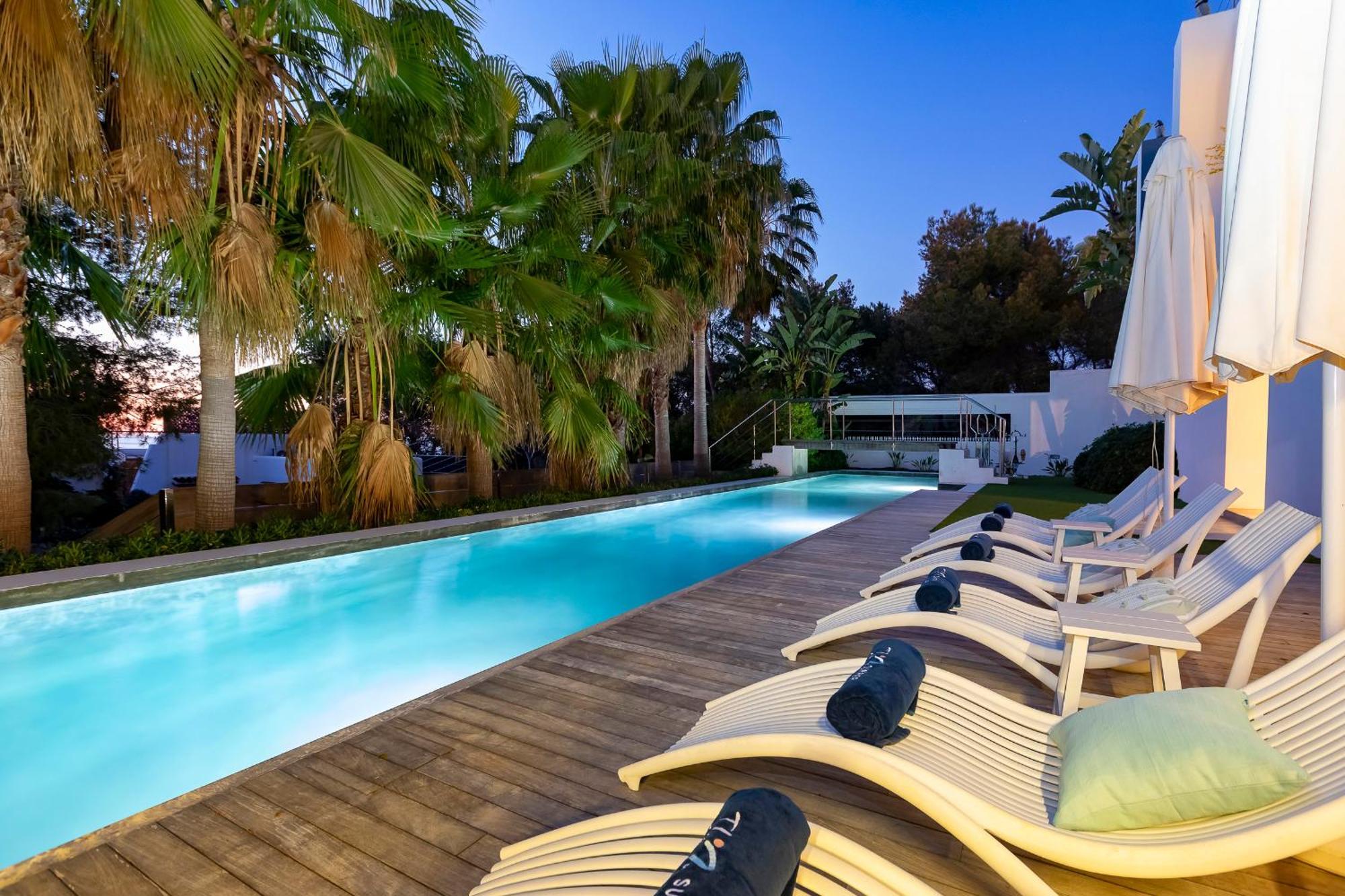In Cala Salada Sleeps 14 Villa *