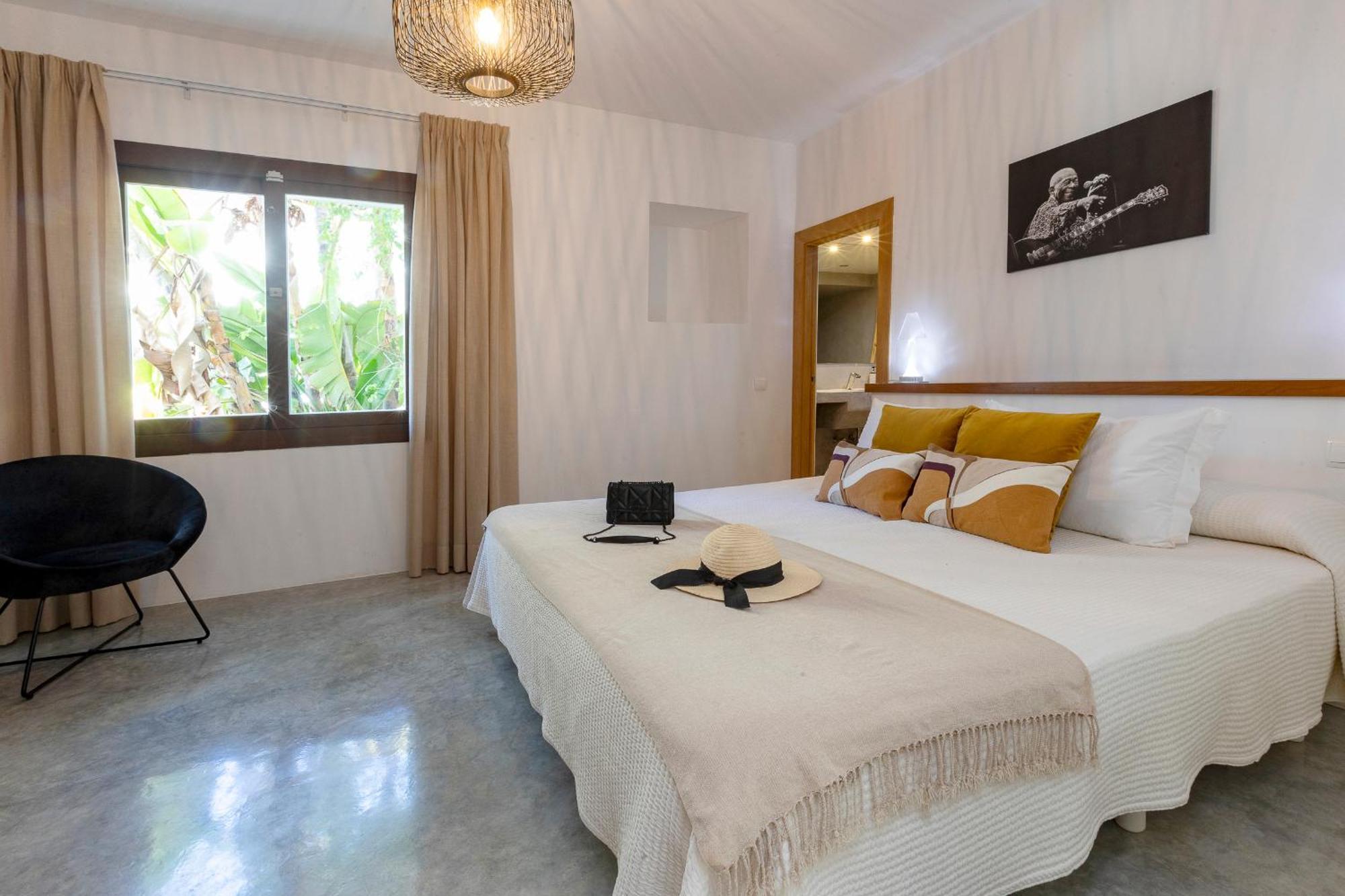 In Cala Salada Sleeps 14