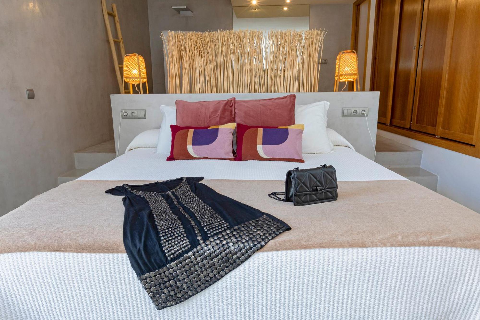 Villa In Cala Salada Sleeps 14 *