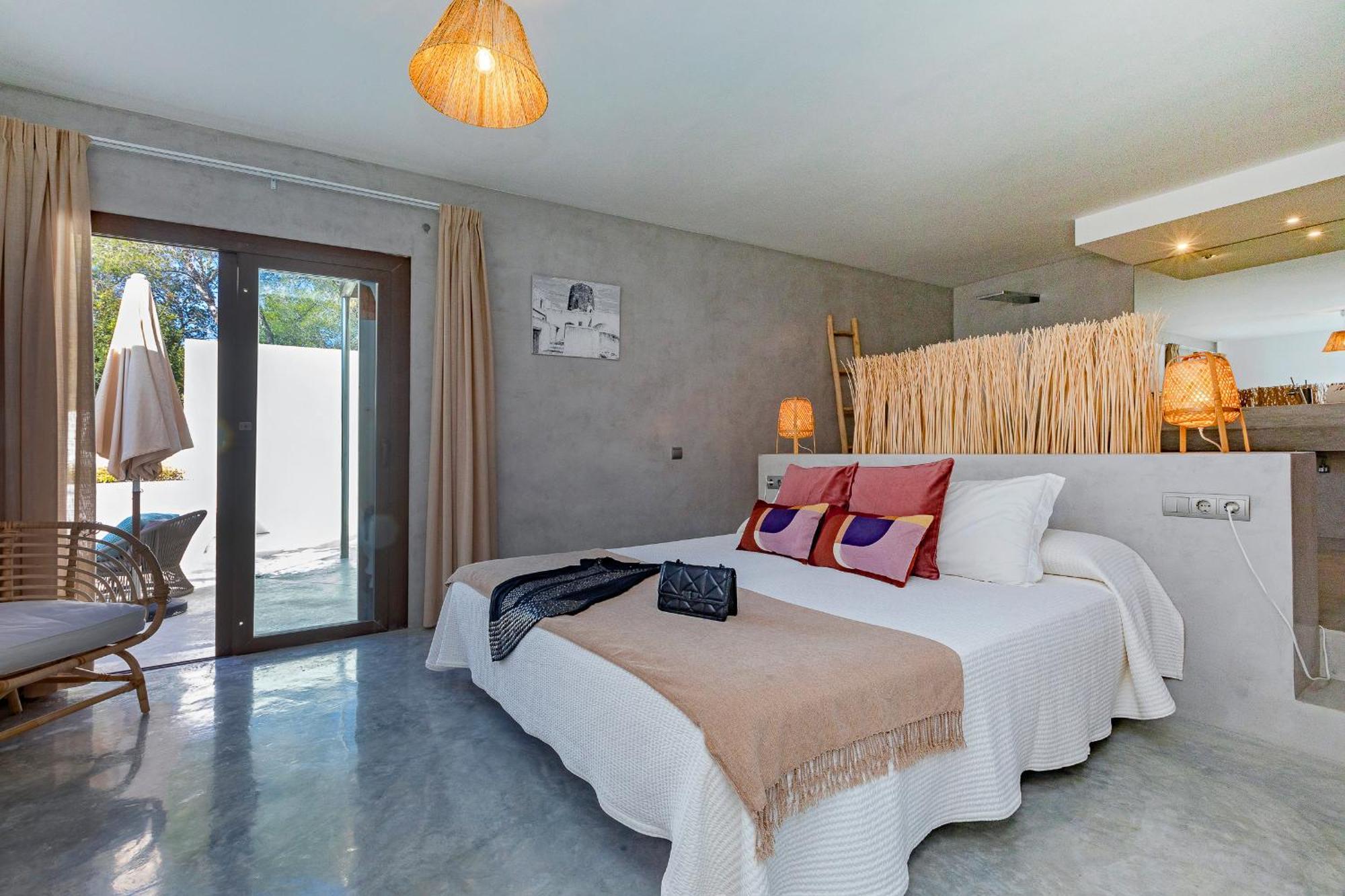 In Cala Salada Sleeps 14 Villa