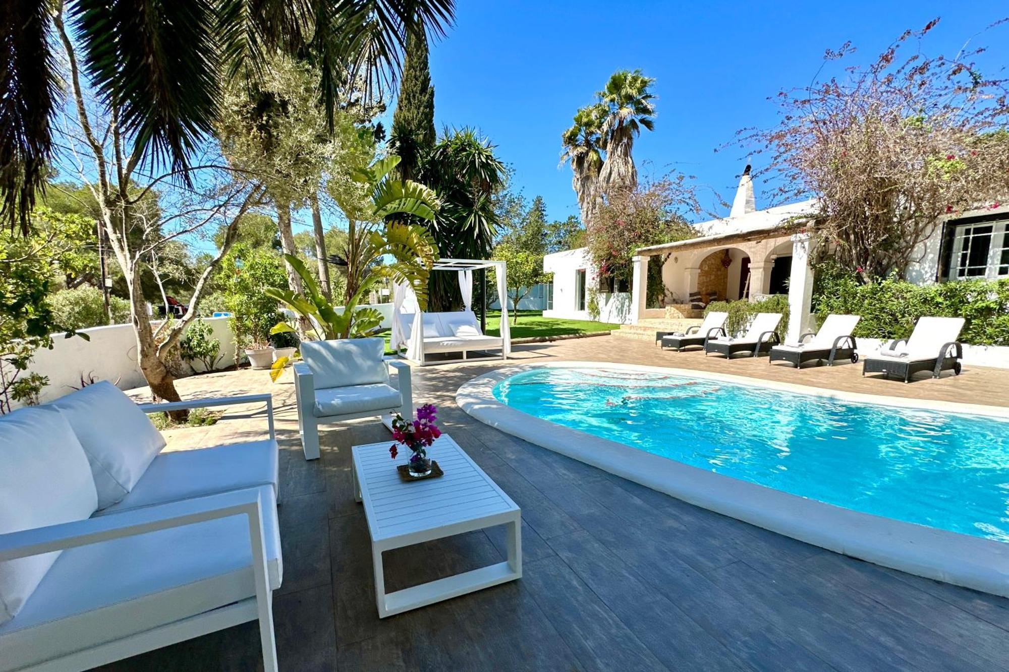 Villa Stylish Ibiza Near Beaches Private Pool & Lush Garden Cala Llonga (Ibiza)