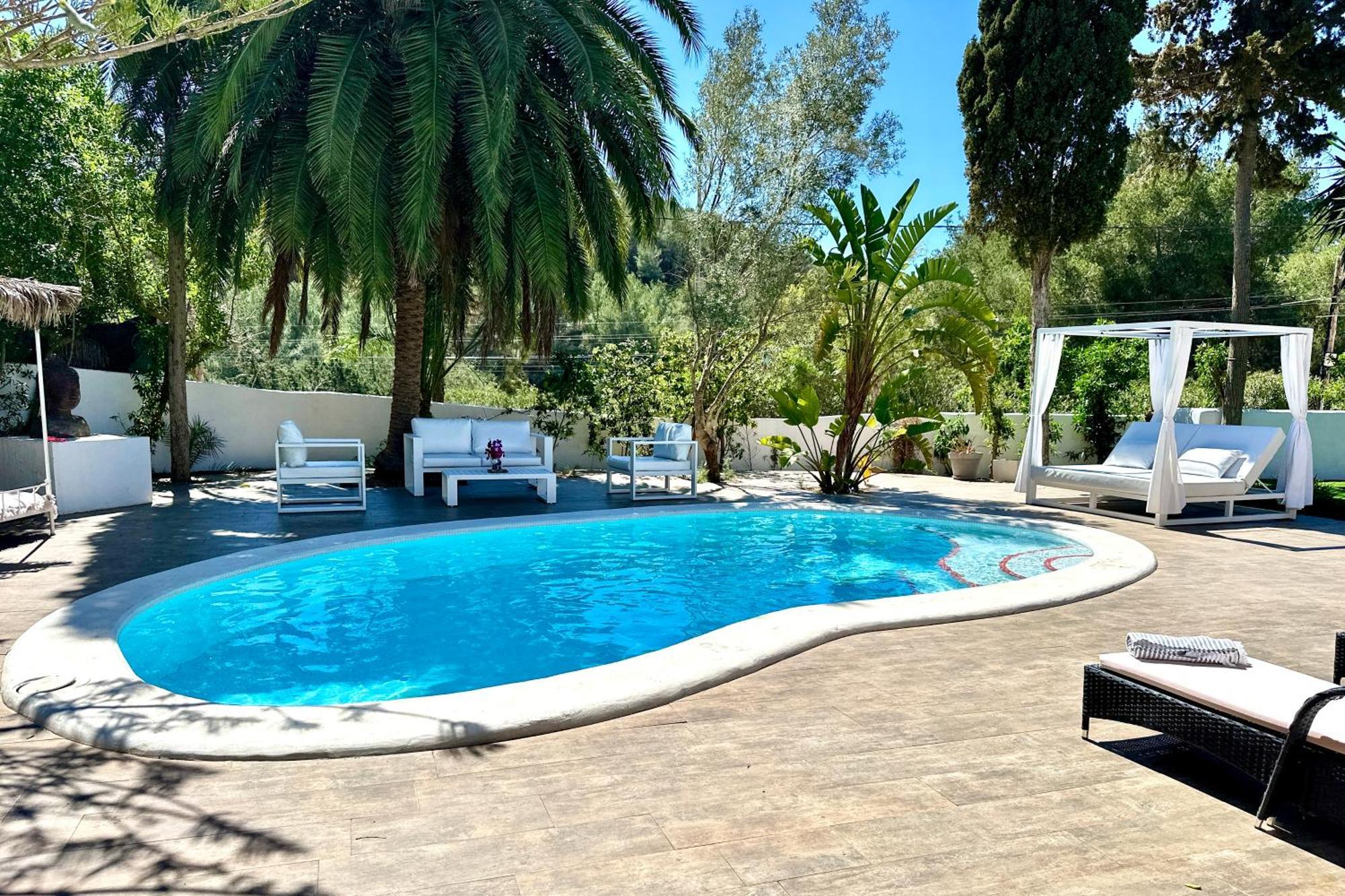 Stylish Ibiza Near Beaches Private Pool & Lush Garden Cala Llonga (Ibiza)