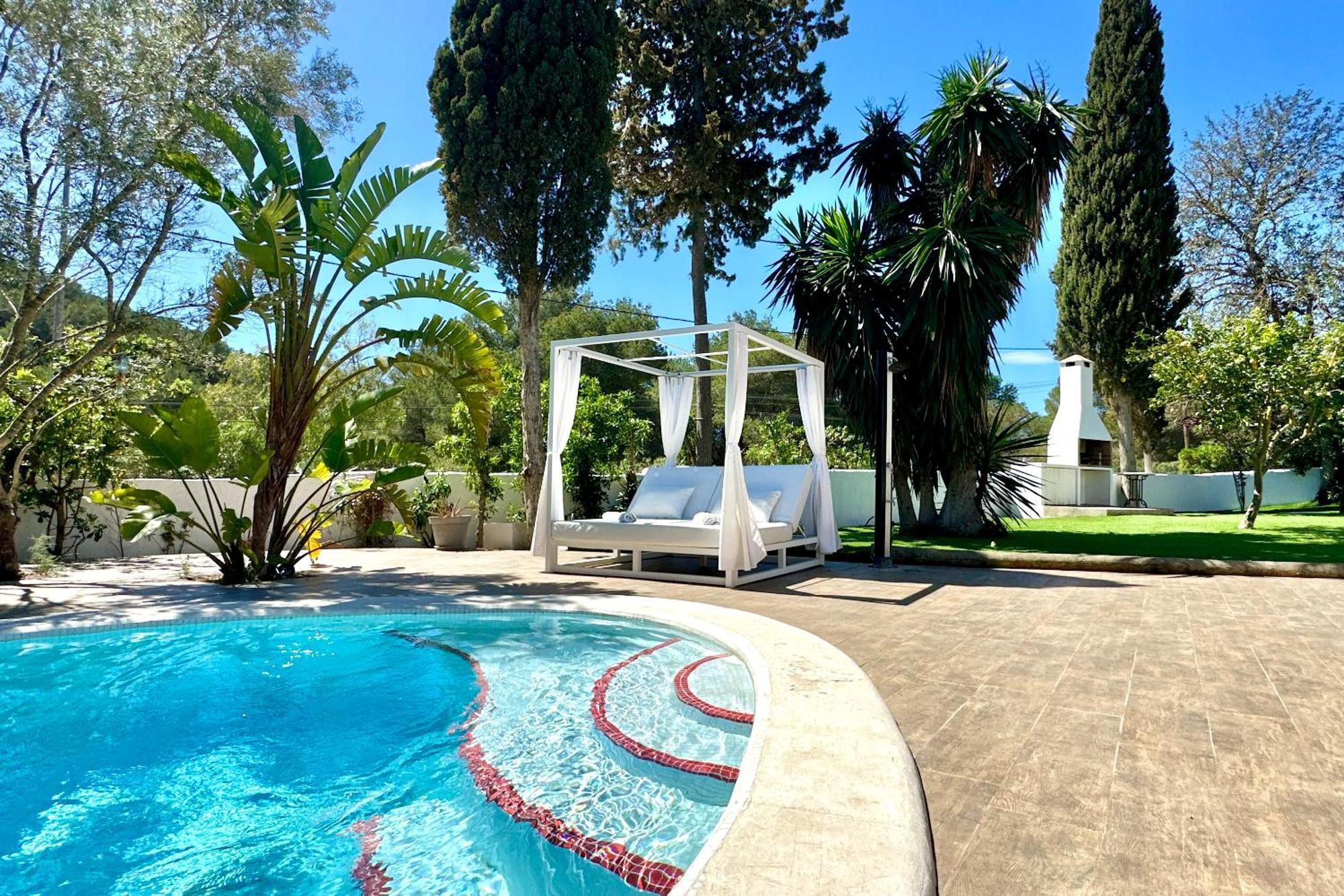 Stylish Ibiza Near Beaches Private Pool & Lush Garden * Cala Llonga (Ibiza)