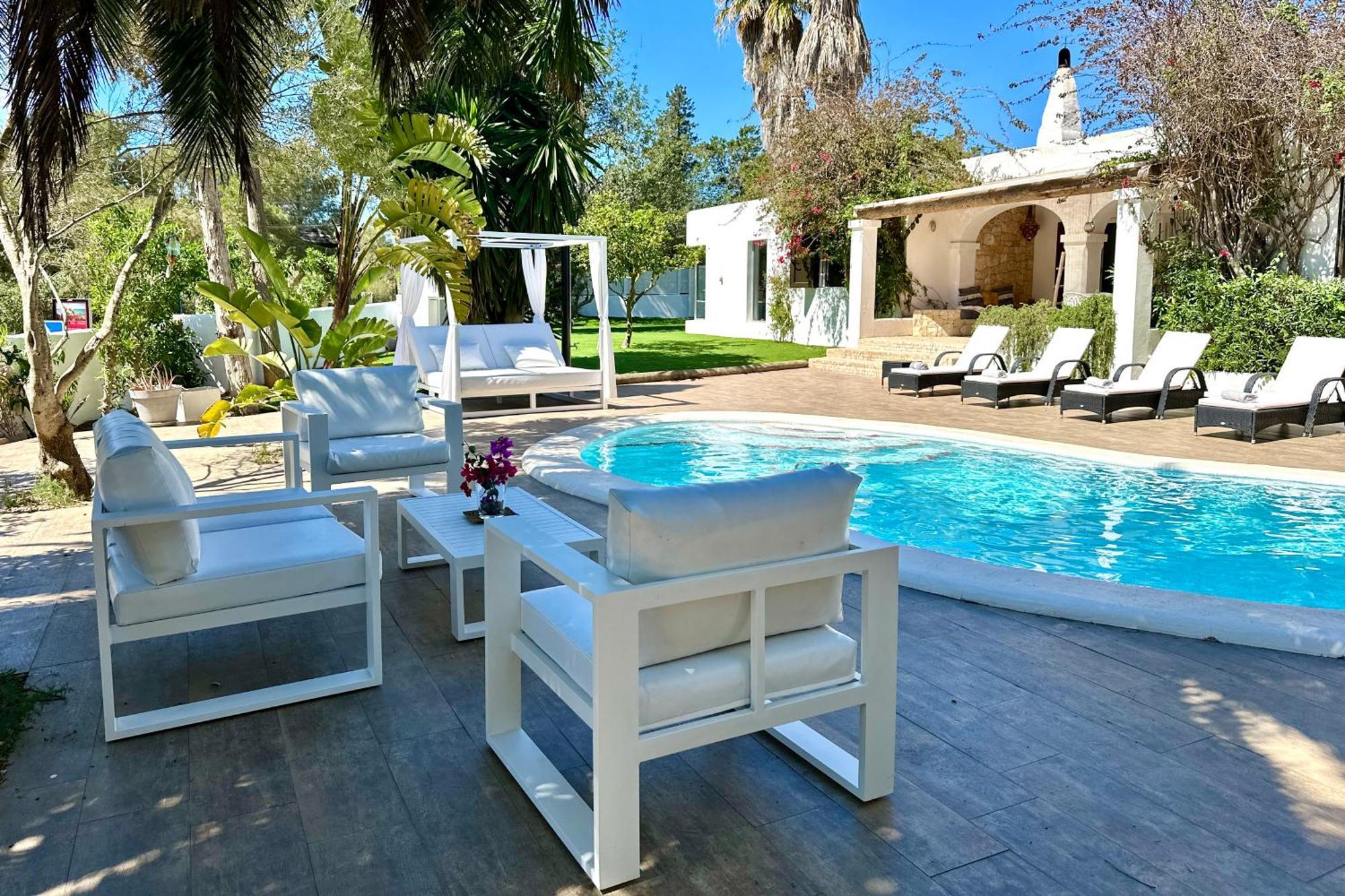 Stylish Ibiza Near Beaches Private Pool & Lush Garden Villa *