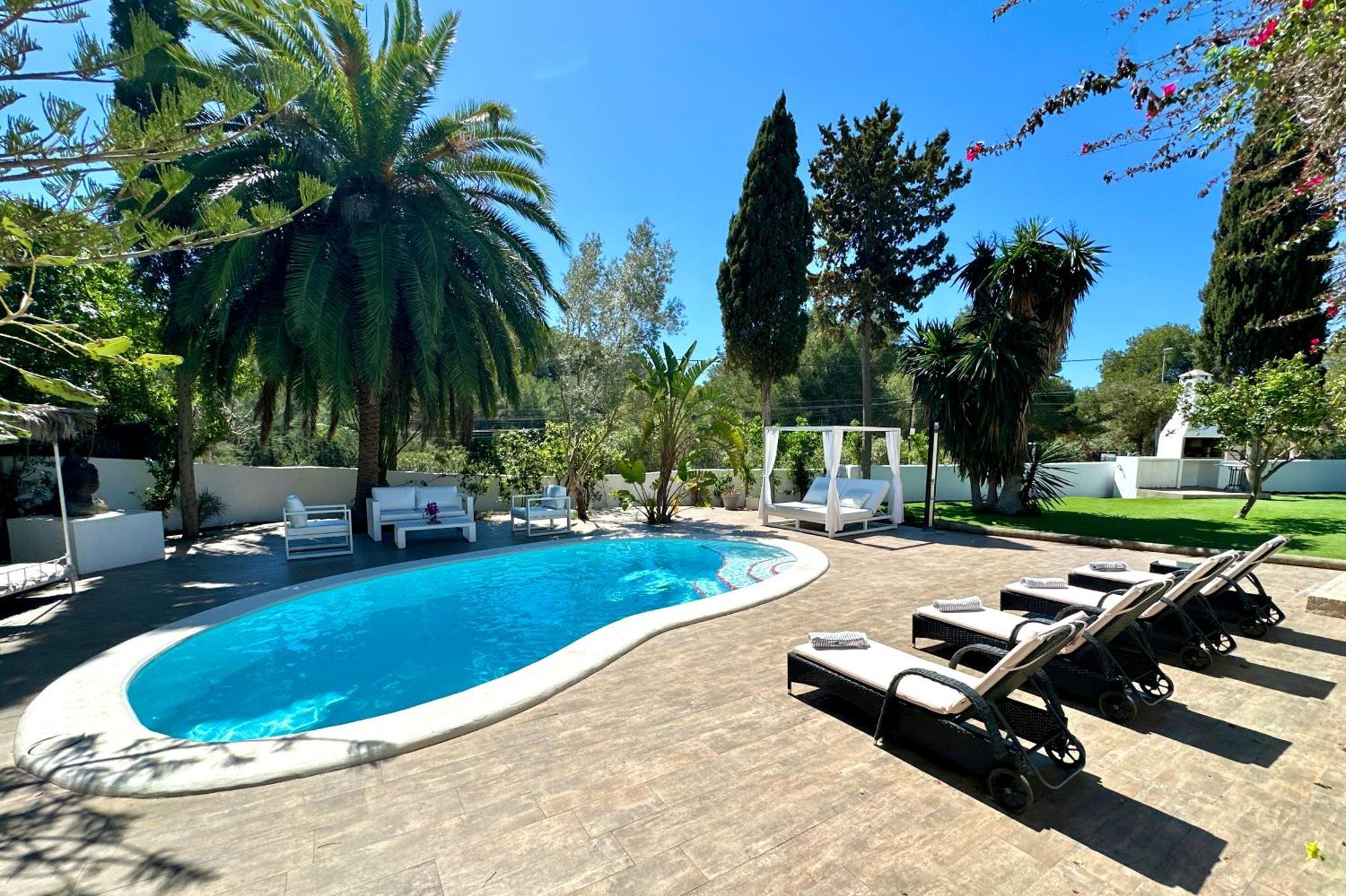 Villa Stylish Ibiza Near Beaches Private Pool & Lush Garden Cala Llonga (Ibiza)