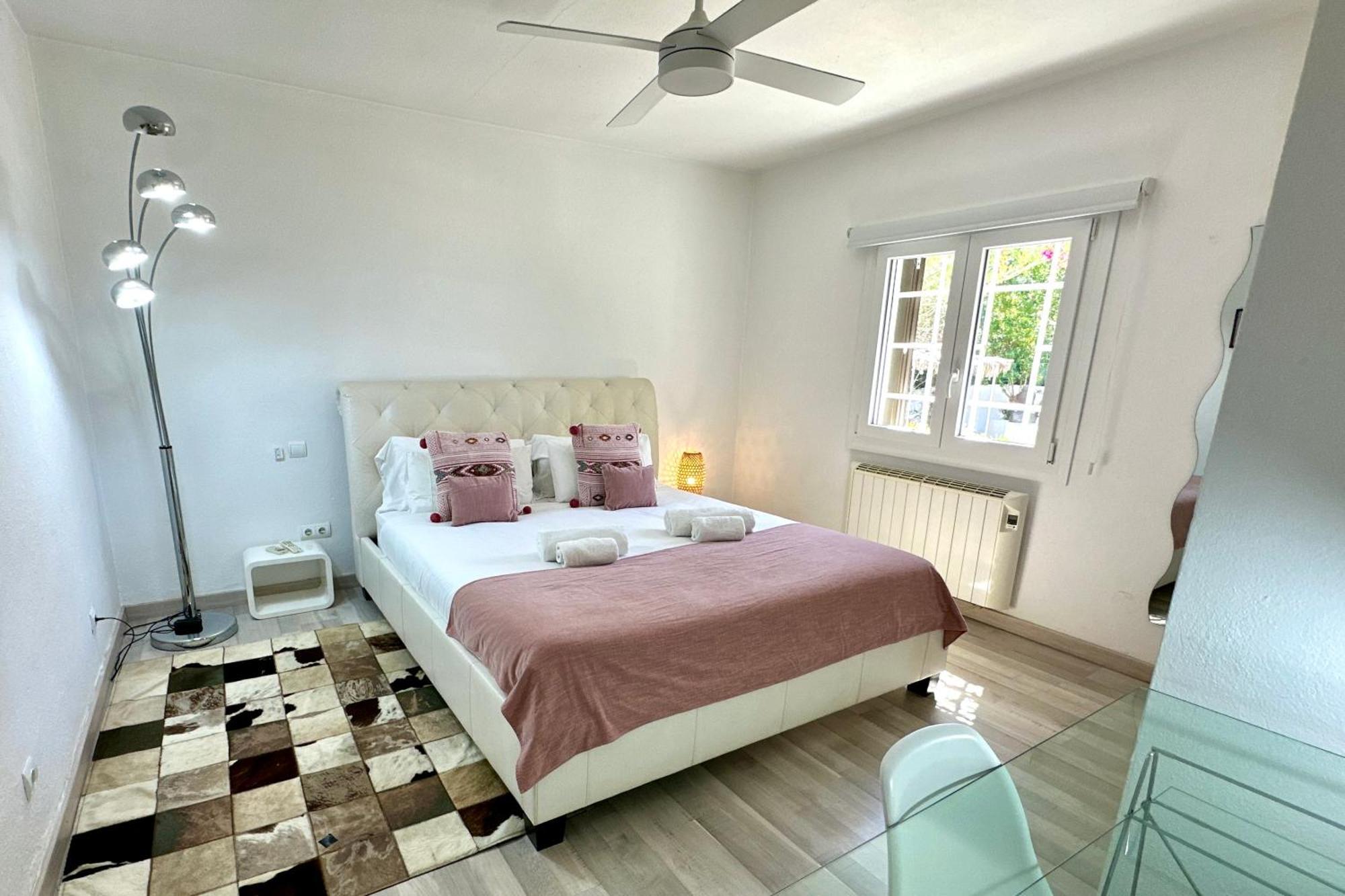 Stylish Ibiza Near Beaches Private Pool & Lush Garden Villa *