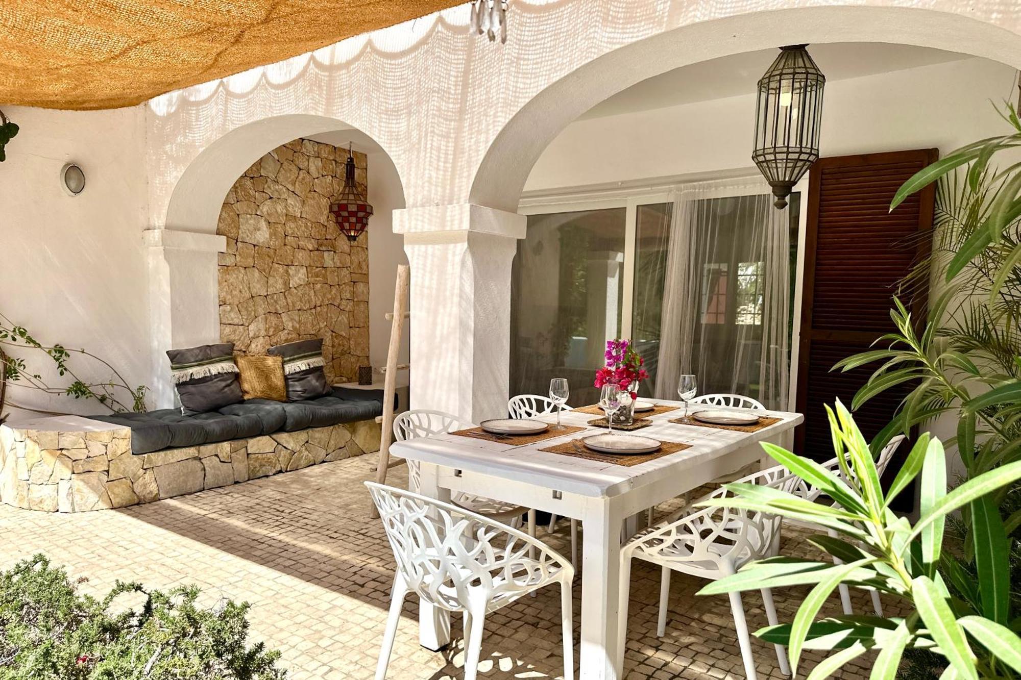 Stylish Ibiza Near Beaches Private Pool & Lush Garden Villa Cala Llonga (Ibiza)