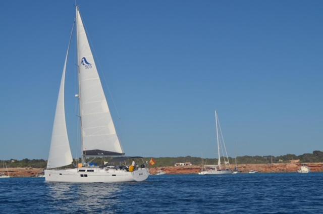 Velero Ariel Botel San José