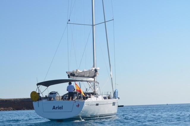 Botel Velero Ariel *