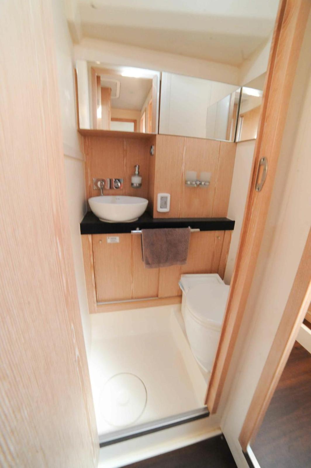 Velero Ariel Botel