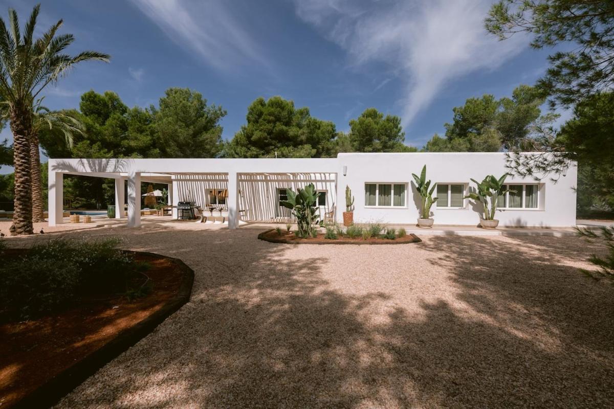 Beautiful 3 Minutes Near Cala Jondal * BALEARIC ISLANDS