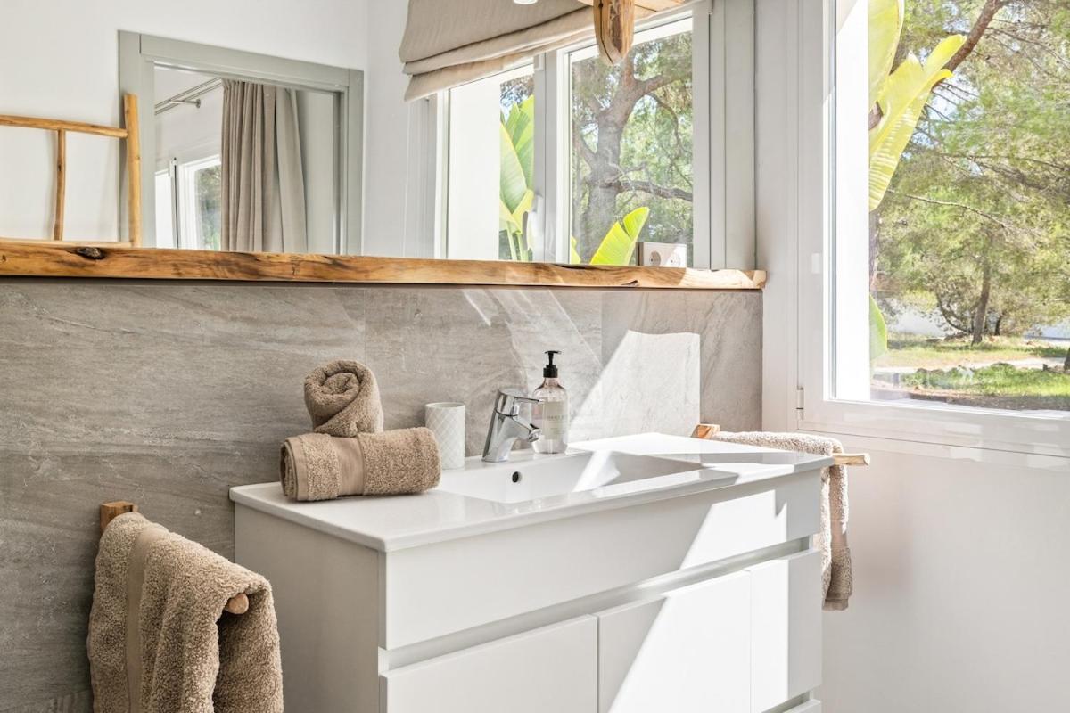 Beautiful 3 Minutes Near Cala Jondal Villa *