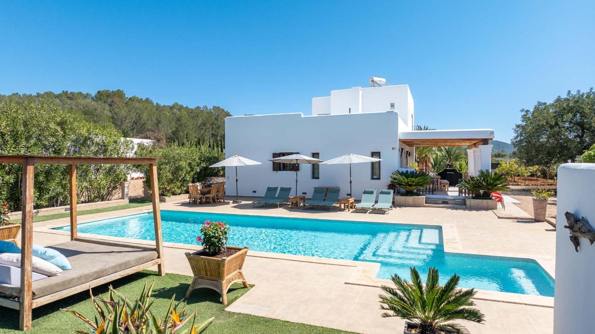 Lloren Villa *