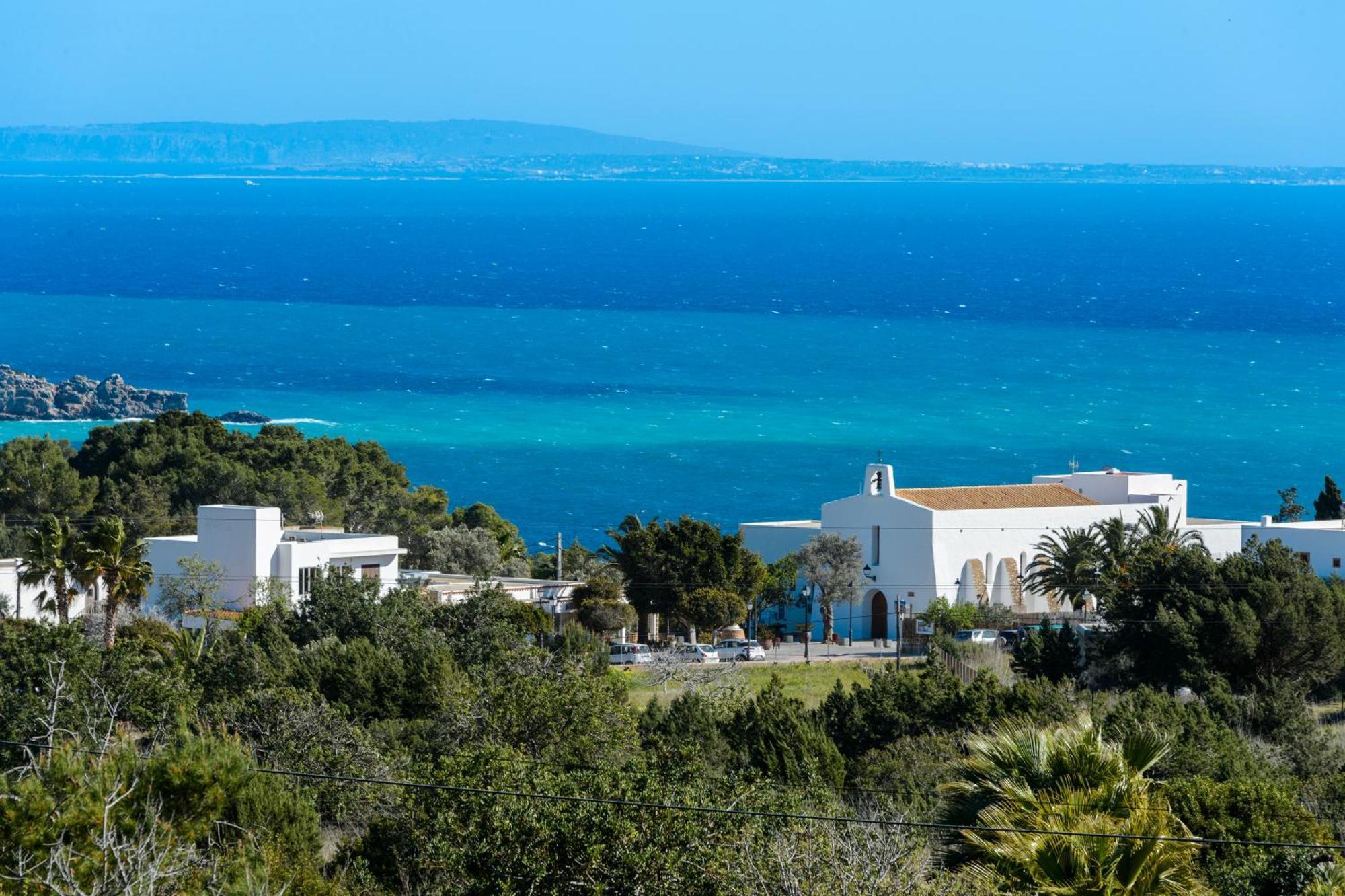 Roca Villa Es Cubells