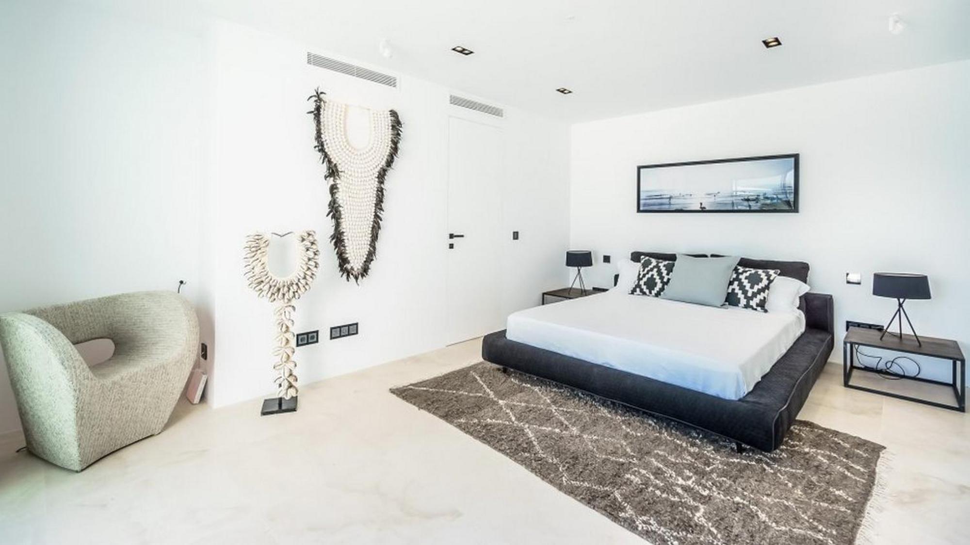 Ideal Location, Seaview *