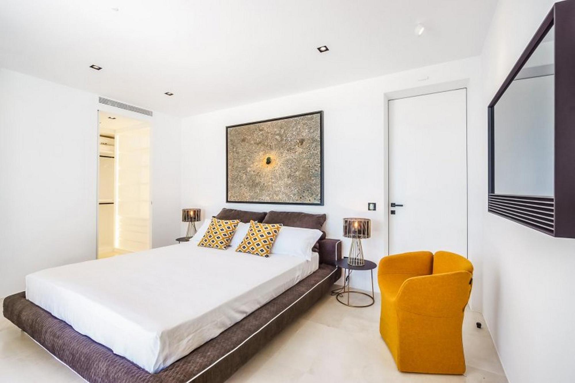 Ideal Location, Seaview