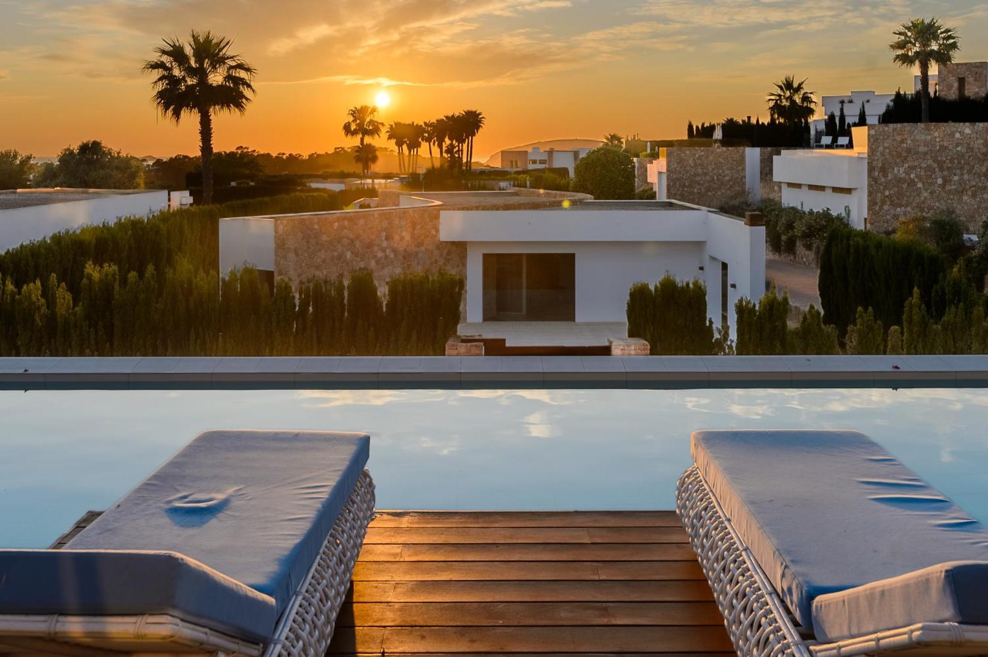 Zelmar - Tranquility And Privacy In Cala Conta