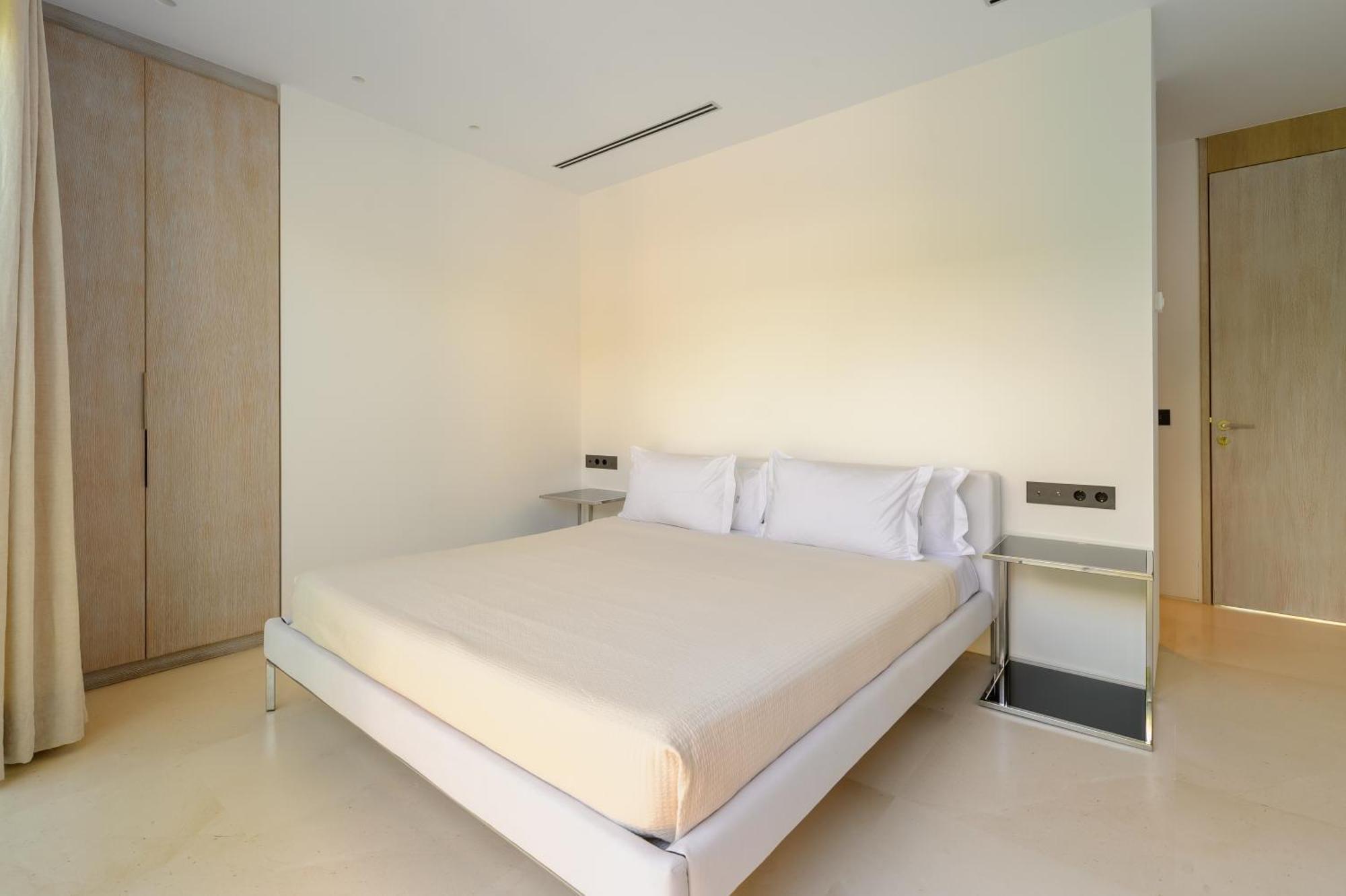 Zelmar - Tranquility And Privacy In Cala Conta