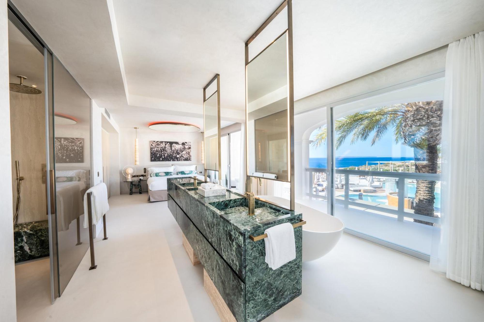 Hotel Destino Pacha Ibiza 5*