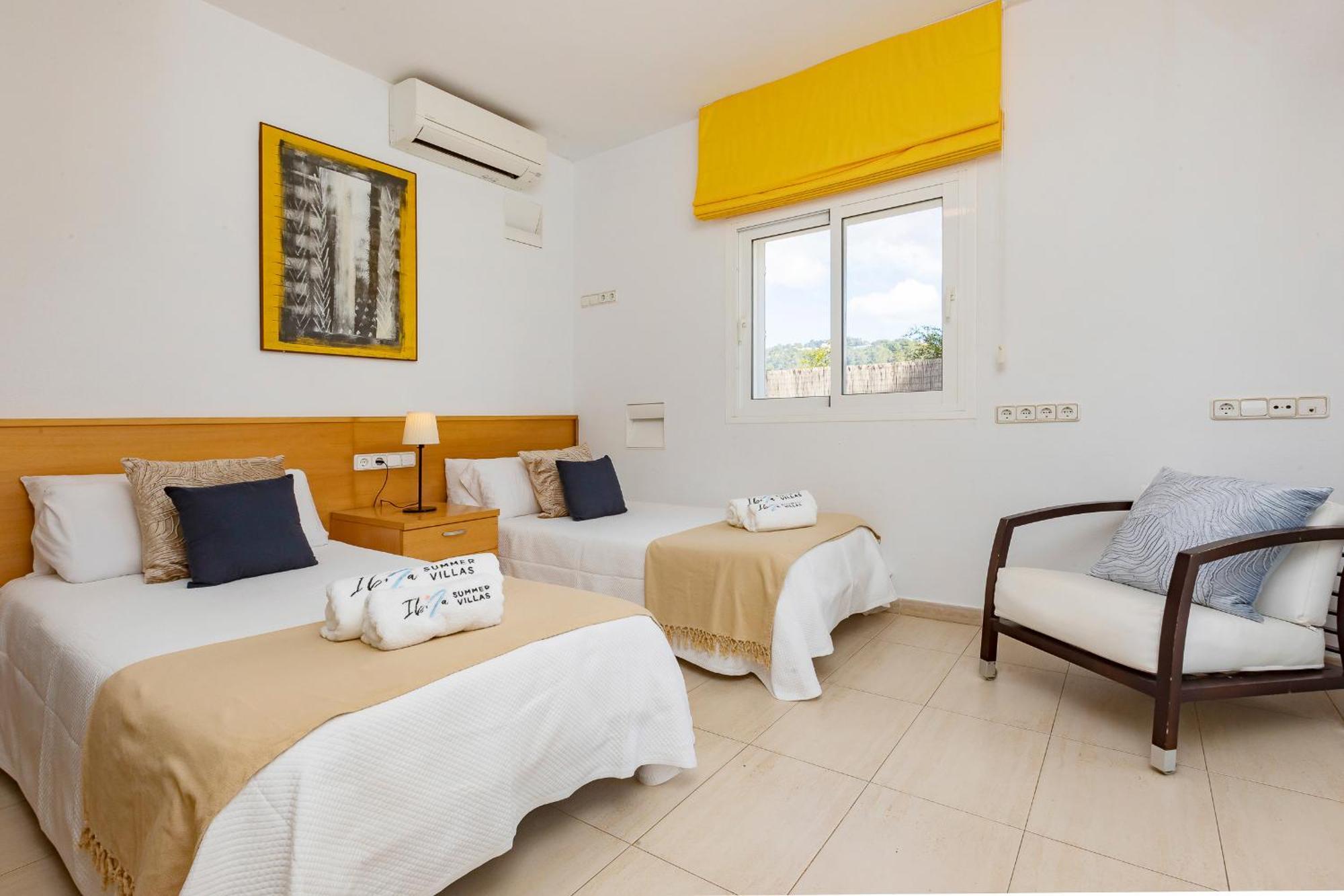 Villa Near Ibiza Town Sleeps 8 - Fluxa *
