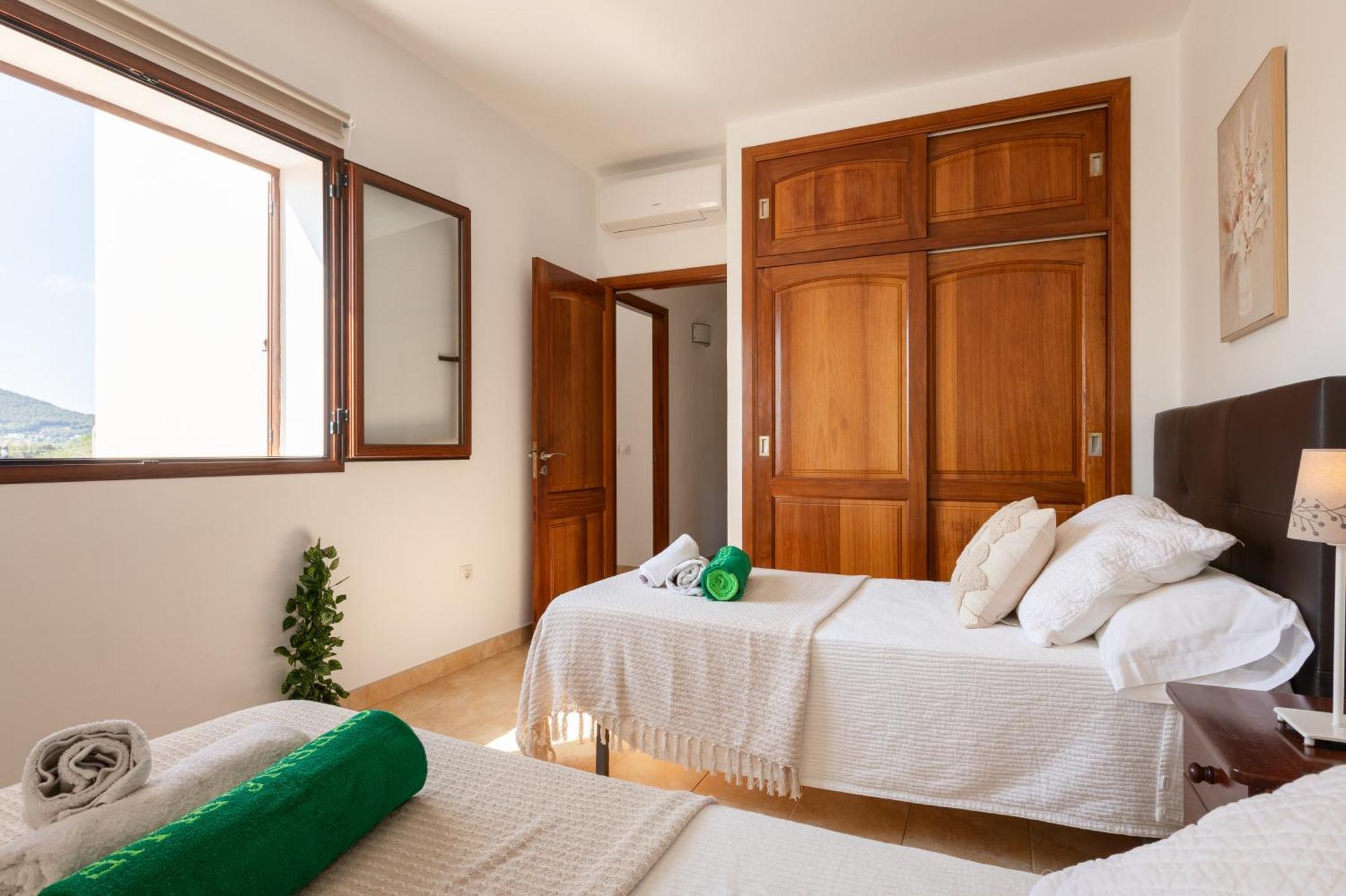Toni - Aguas Blancas Villa Santa Eulària des Riu