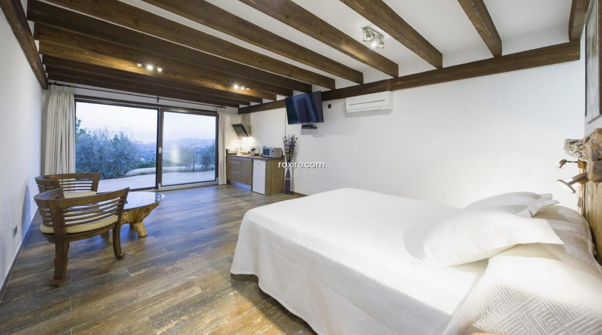 Viila Con 5 Habitaciones Y Piscina *