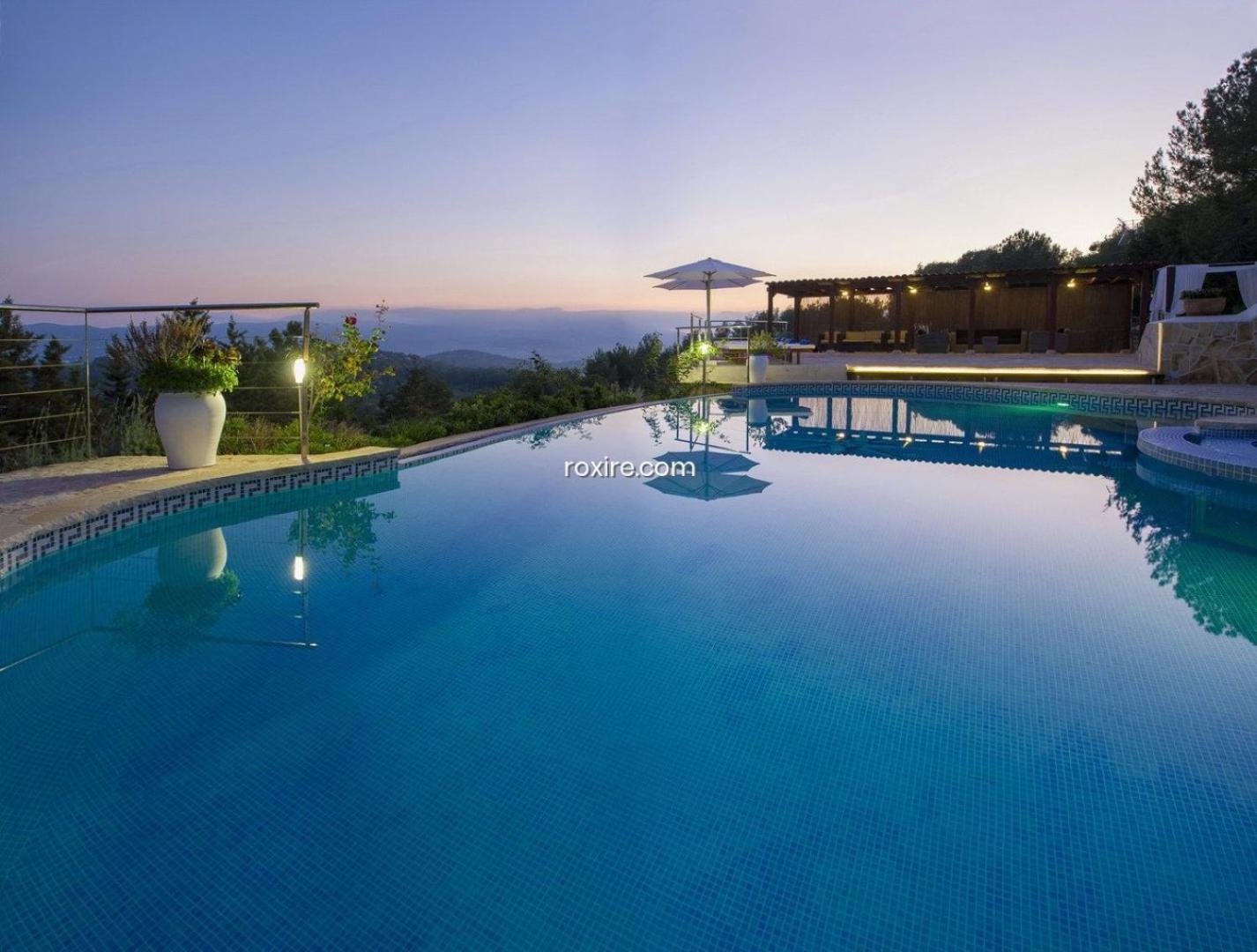 Viila Con 5 Habitaciones Y Piscina *