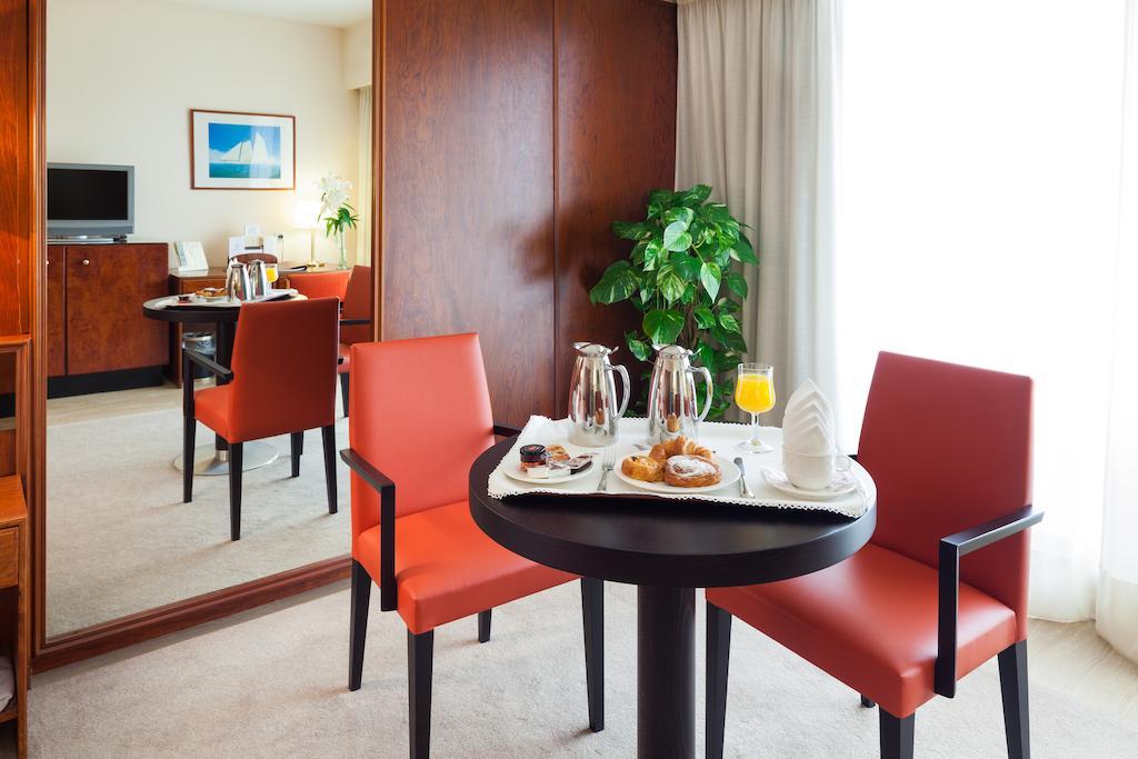 Hotel Royal Plaza 4*