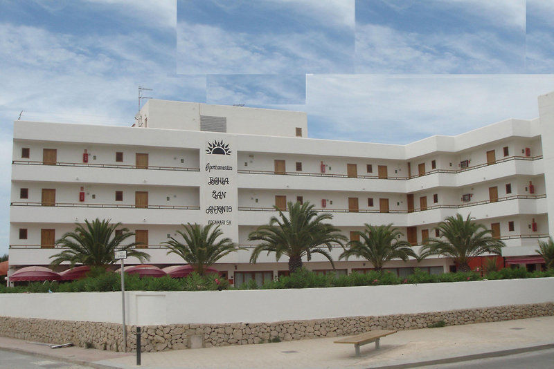 Bahia De San Antonio Aparthotel 2*