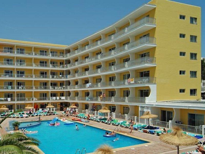 Leonardo Ibiza Santa Eulalia *