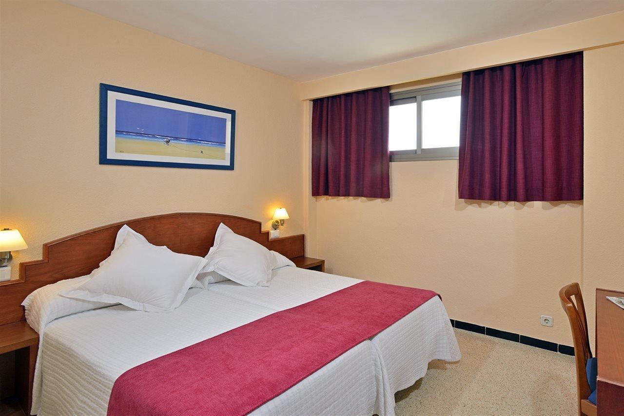 Leonardo Ibiza Santa Eulalia * Es Canar (Ibiza)