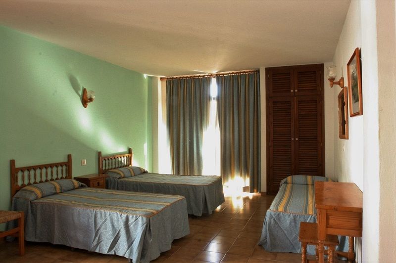 Amistat Island Hostel Ibiza - Albergue Juvenil