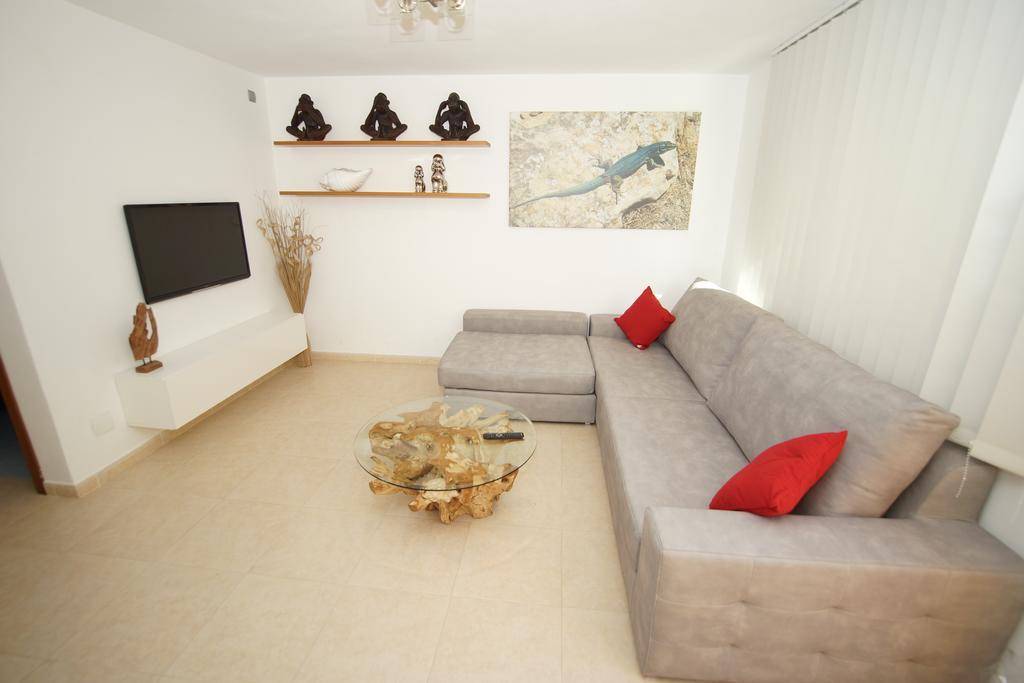 Costa Ibiza Alquiler Anual Villa Talamanca (Ibiza)