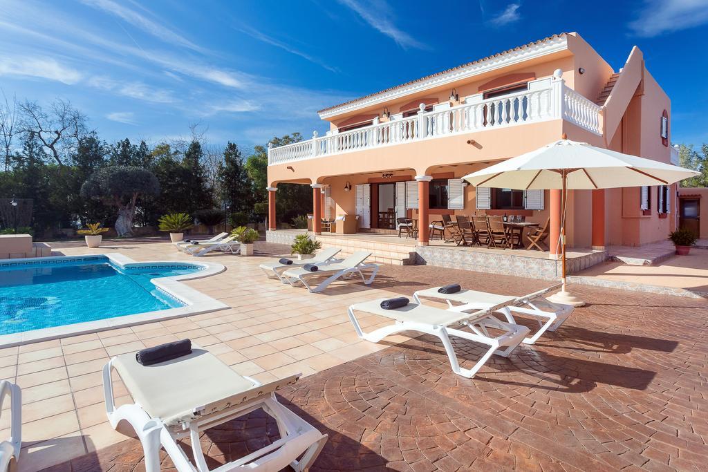 Tino Villa *