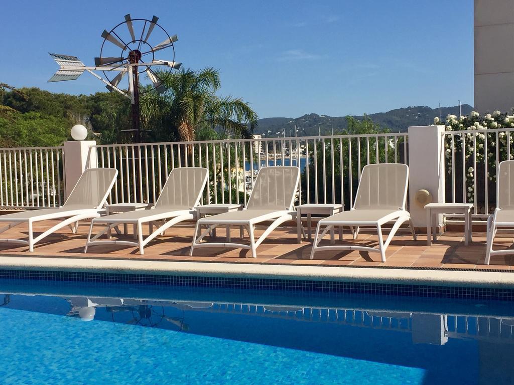 Hotel Es Mitjorn 2*