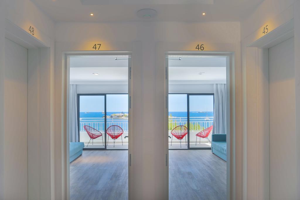 White - Adults Only Aparthotel 4*